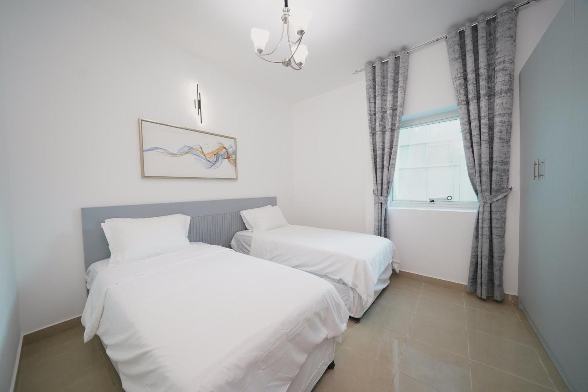 Spacious Modernized 2 Bedroom And Duplex 4 Br By Taskeen Homes Apartment *