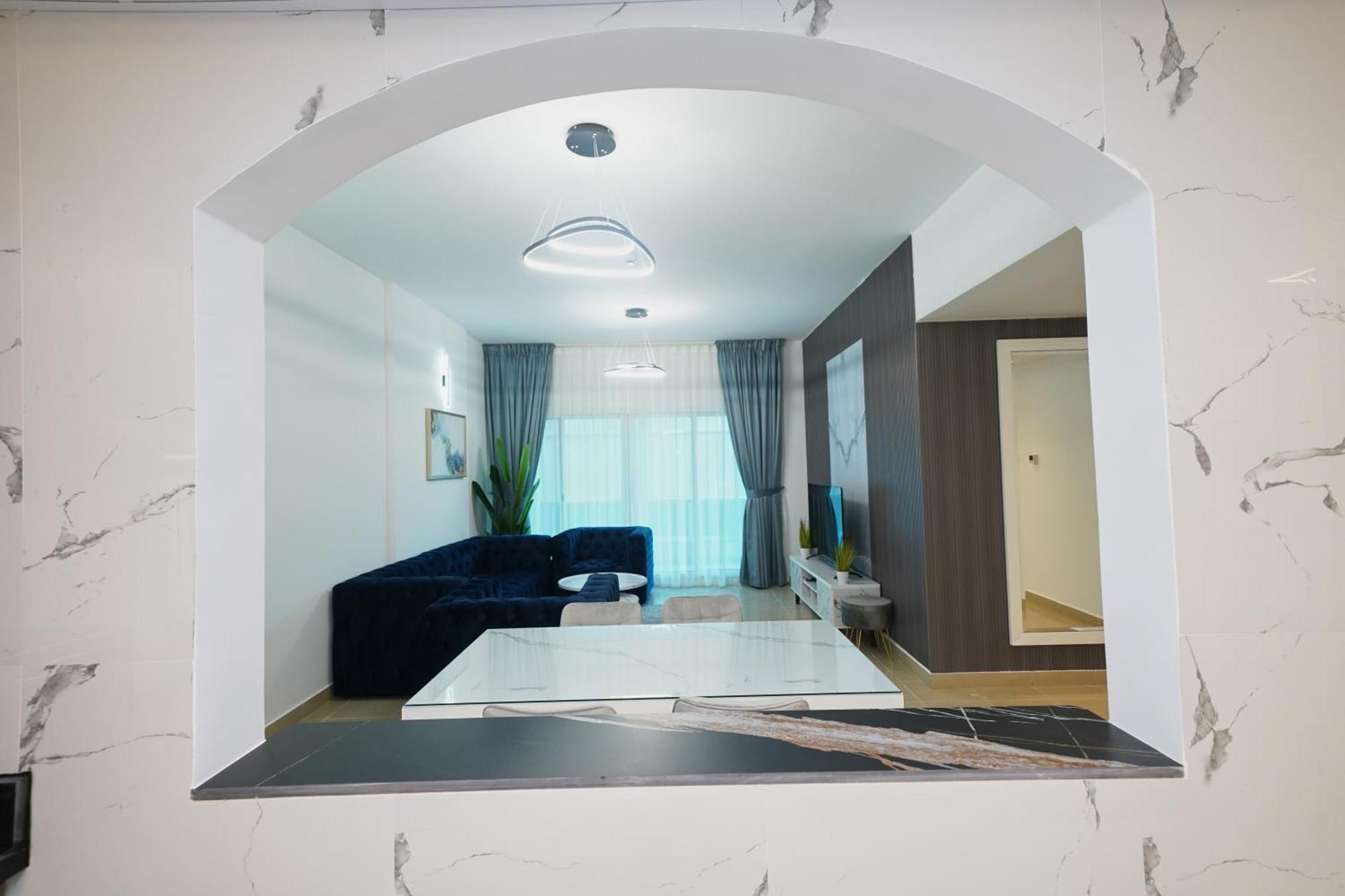 Apartment Spacious Modernized 2 Bedroom And Duplex 4 Br By Taskeen Homes