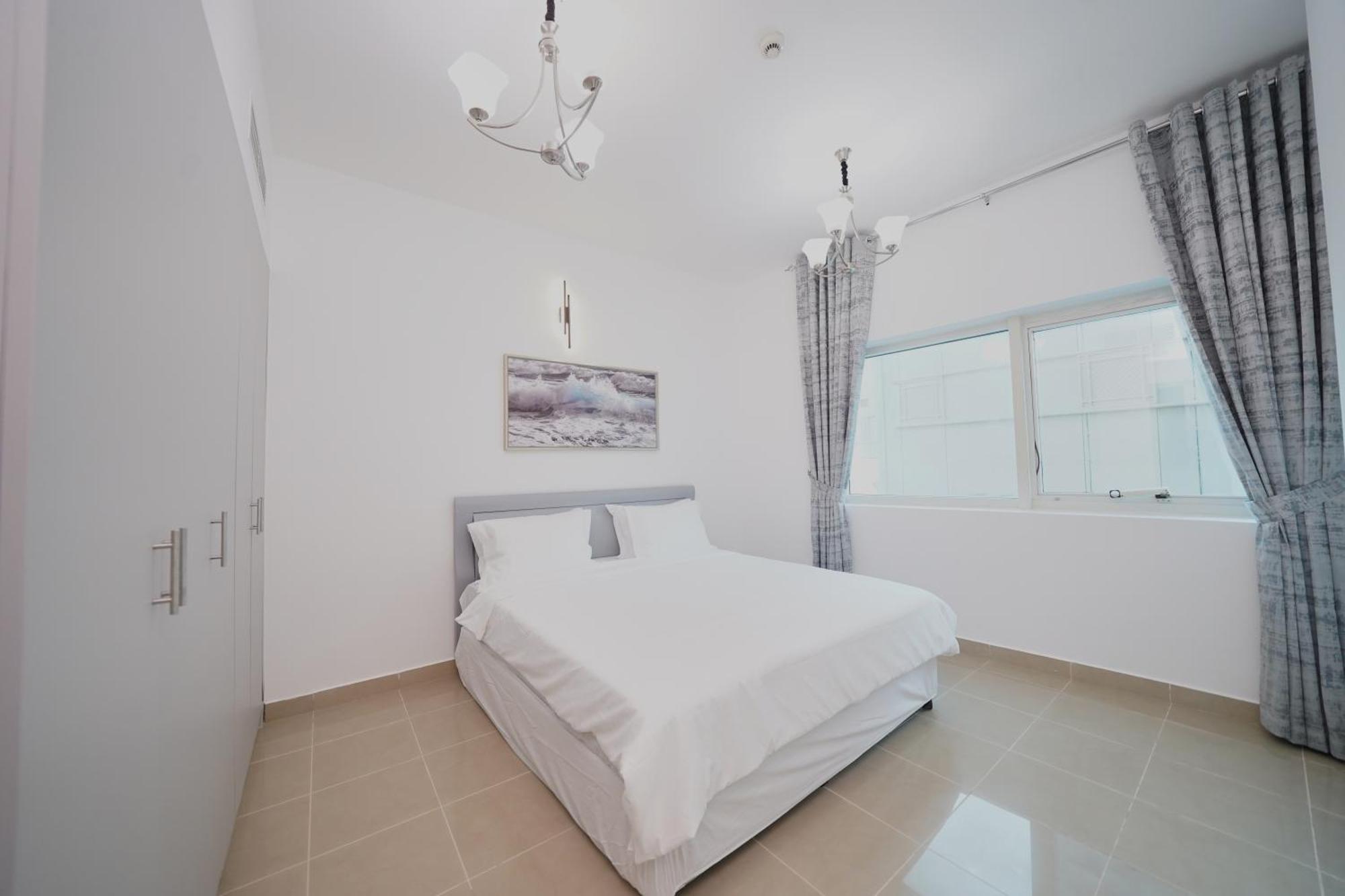 Apartment Spacious Modernized 2 Bedroom And Duplex 4 Br By Taskeen Homes *