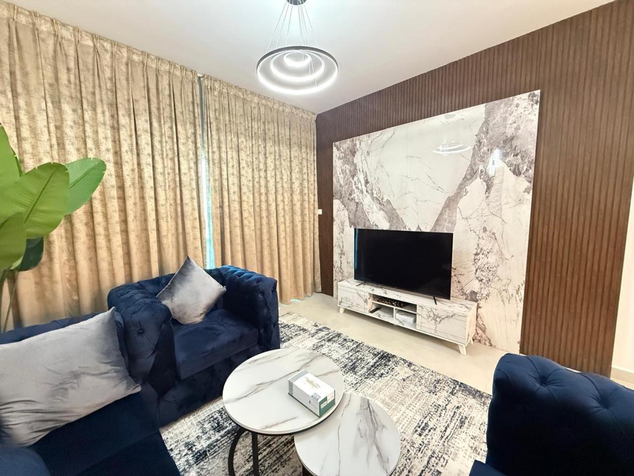 Apartment Spacious Modernized 2 Bedroom And Duplex 4 Br By Taskeen Homes