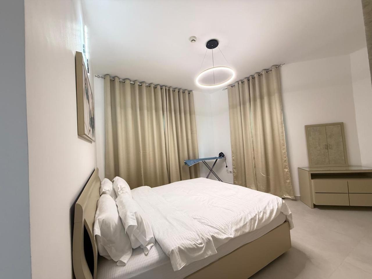 Spacious Modernized 2 Bedroom And Duplex 4 Br By Taskeen Homes Apartment *