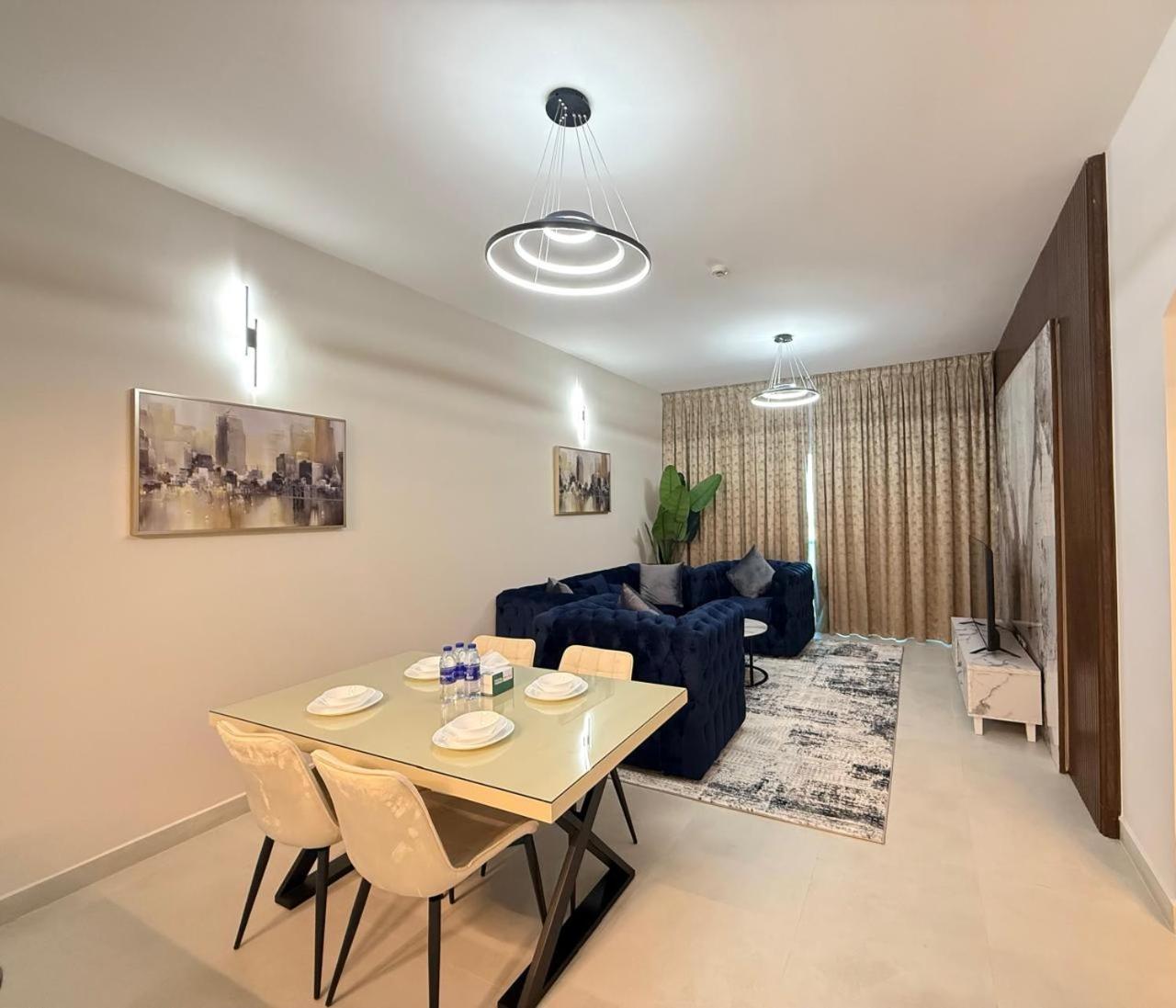 Spacious Modernized 2 Bedroom And Duplex 4 Br By Taskeen Homes Apartment