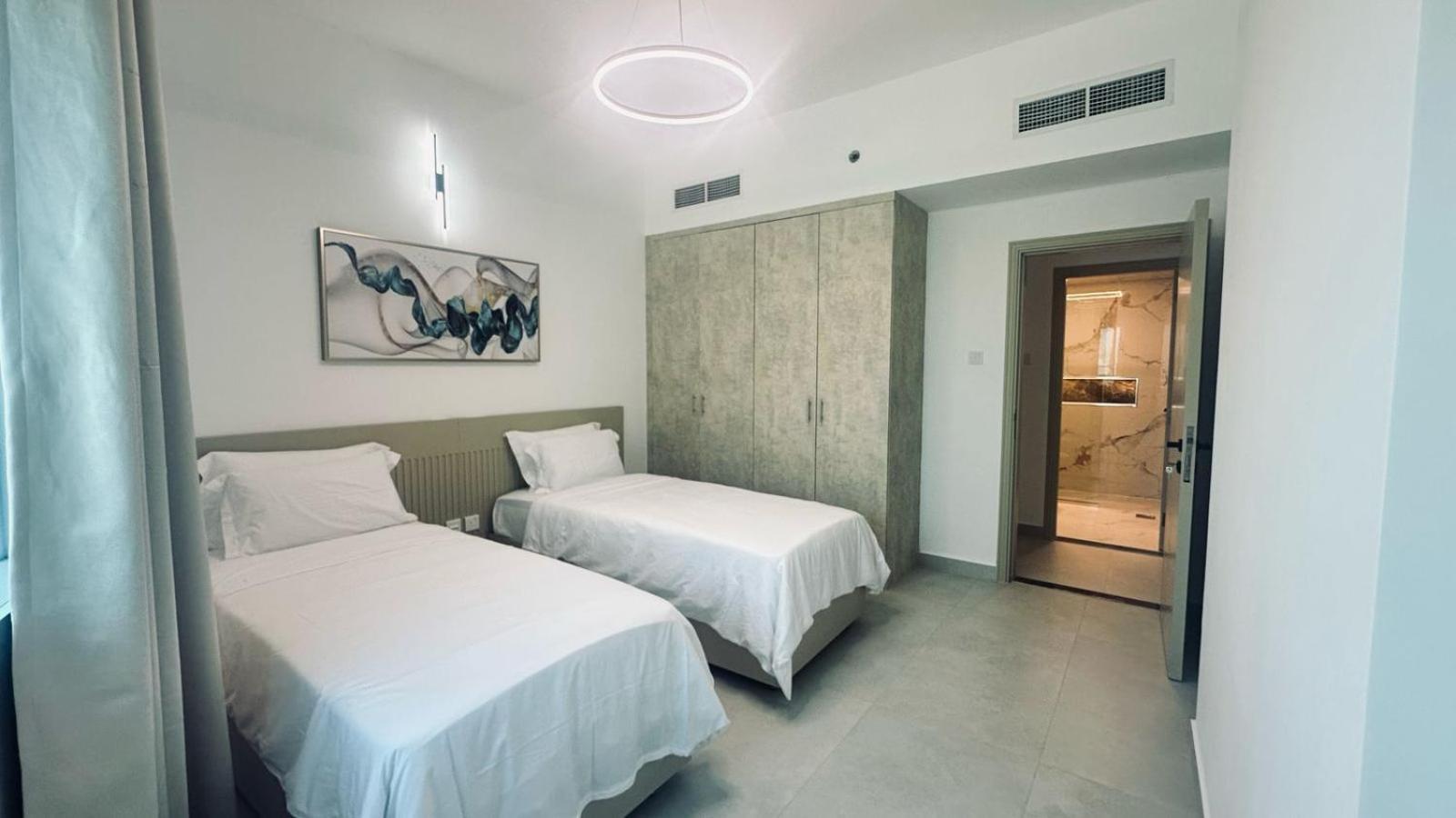 Spacious Modernized 2 Bedroom And Duplex 4 Br By Taskeen Homes Apartment