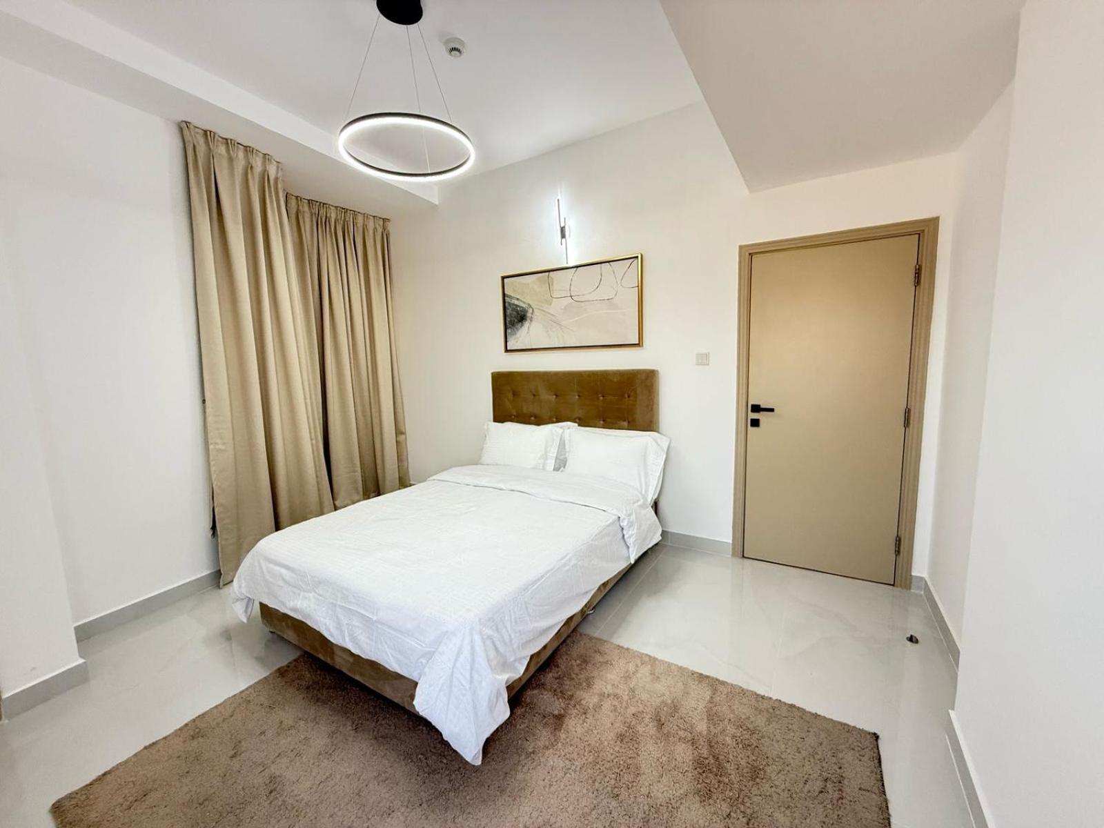 Spacious Modernized 2 Bedroom And Duplex 4 Br By Taskeen Homes Apartment