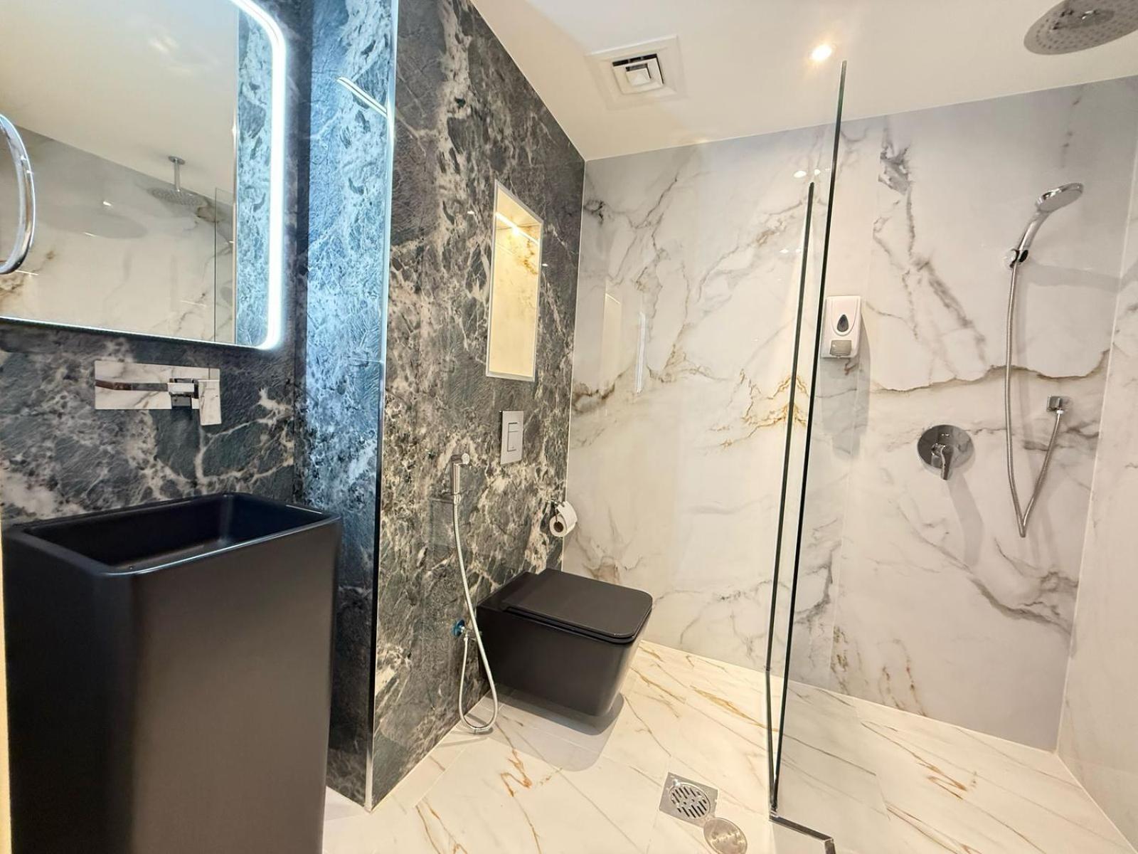 Apartment Spacious Modernized 2 Bedroom And Duplex 4 Br By Taskeen Homes