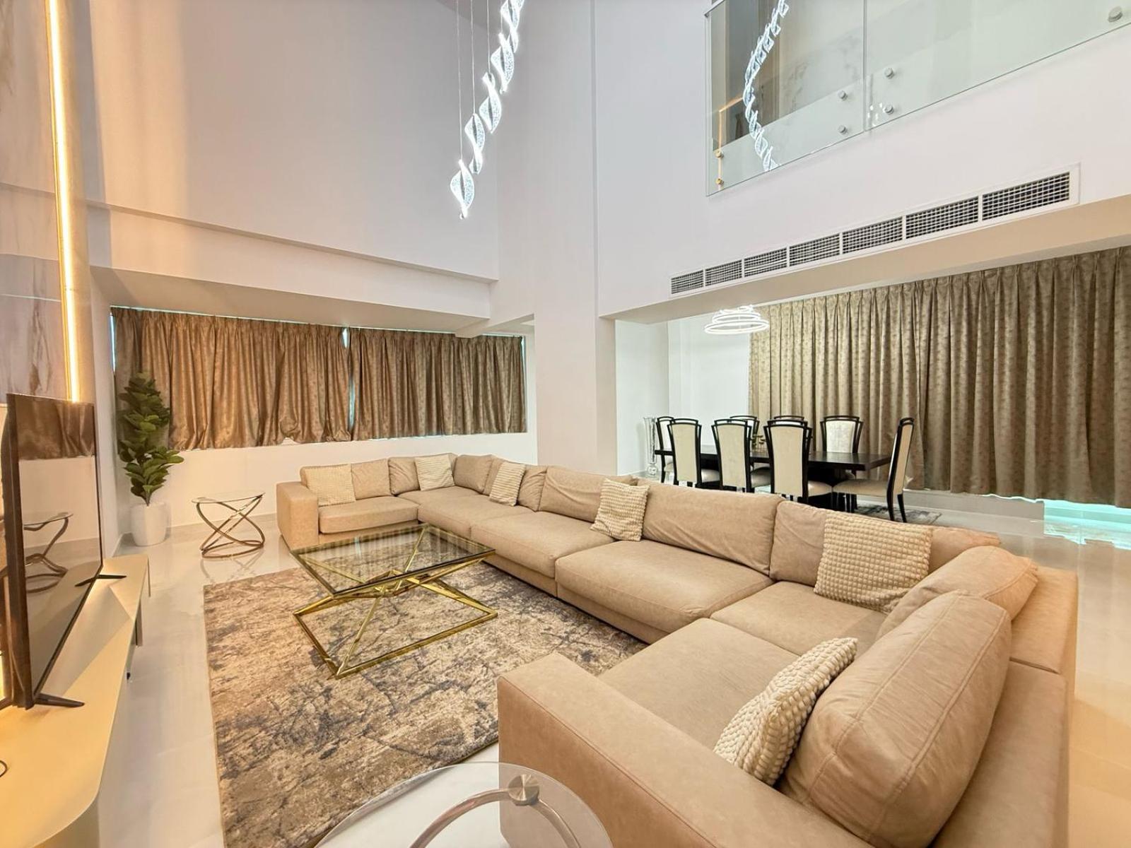 Spacious Modernized 2 Bedroom And Duplex 4 Br By Taskeen Homes شقة