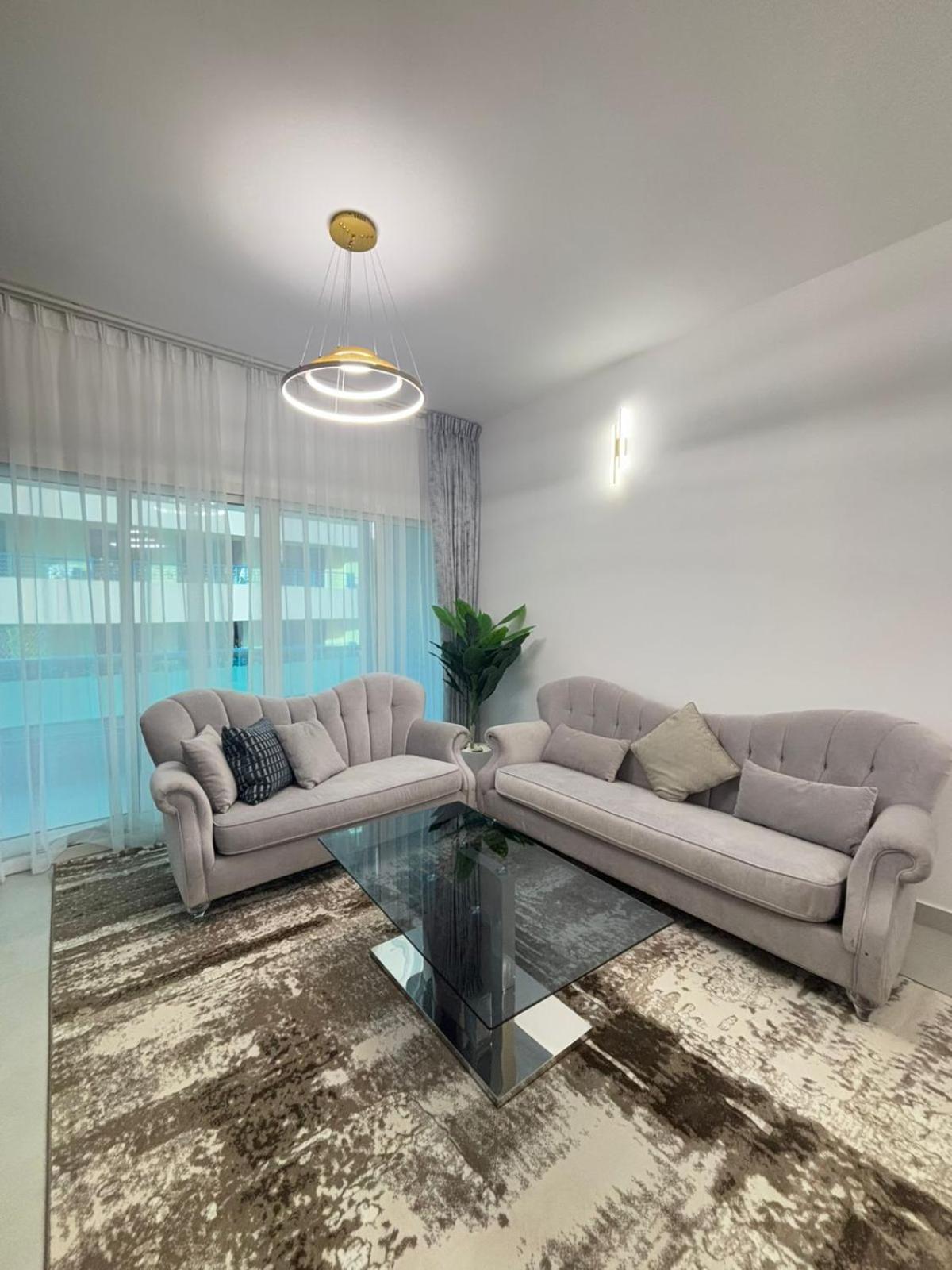 Appartement Spacious Modernized 2 Bedroom And Duplex 4 Br By Taskeen Homes