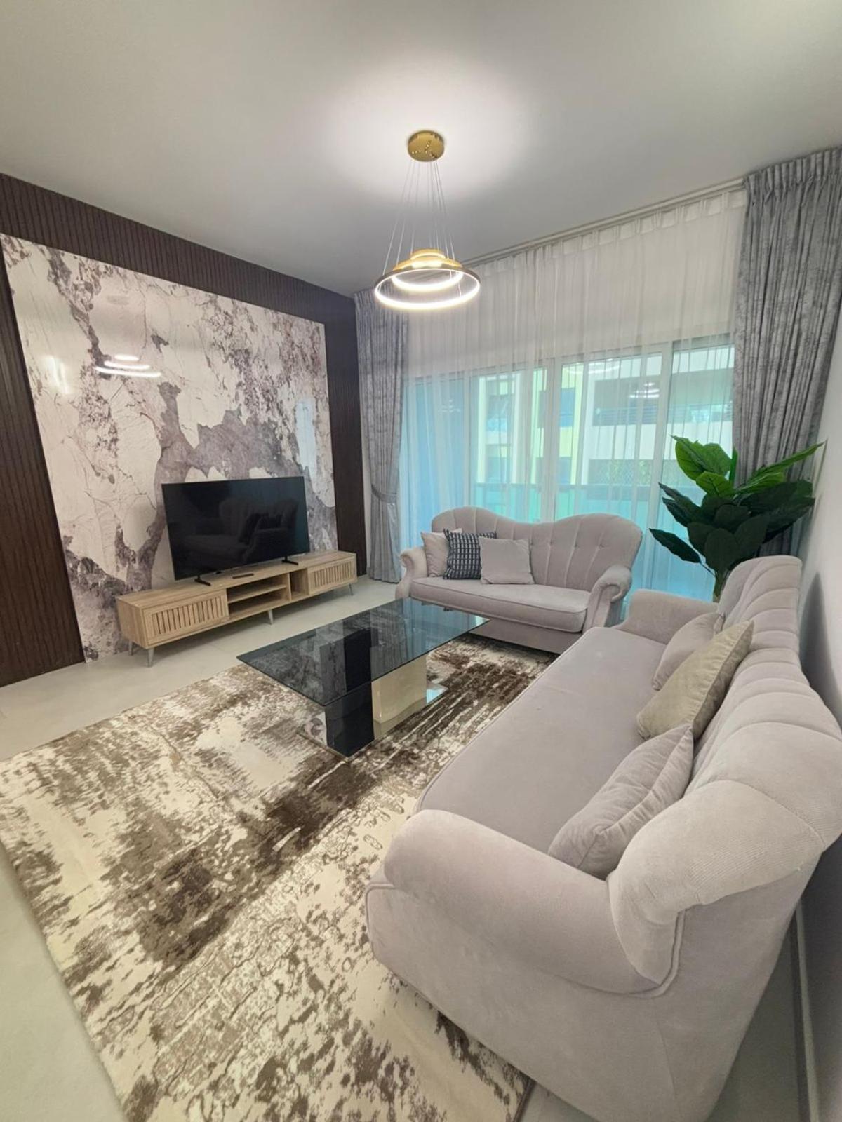 Appartement Spacious Modernized 2 Bedroom And Duplex 4 Br By Taskeen Homes